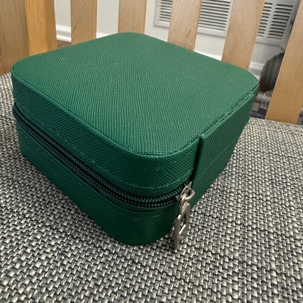 Empty green jewelry box - square, about 4 inches each side